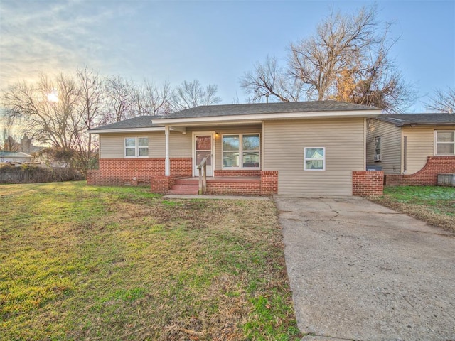 ranch-style house featuring a yard