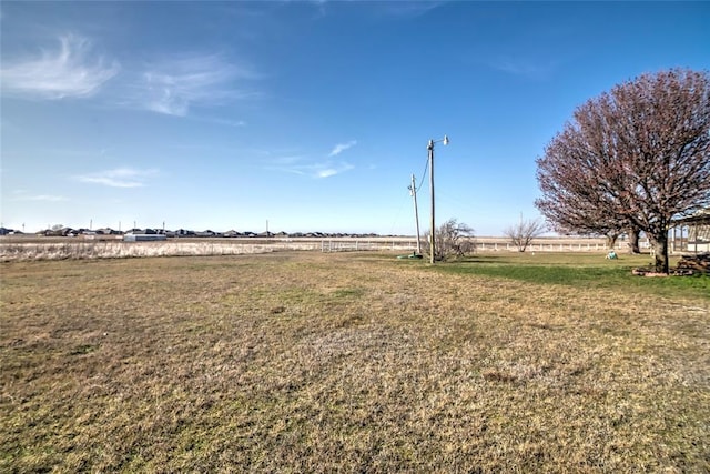 view of yard featuring a rural view