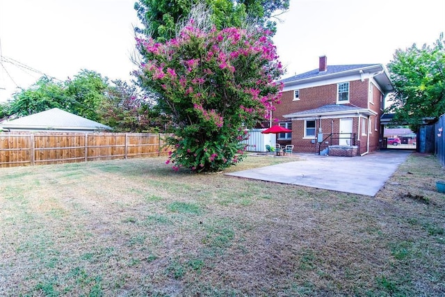 view of yard with a patio