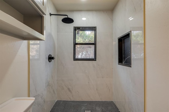 bathroom featuring tiled shower