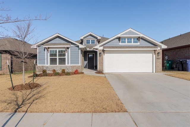 craftsman house featuring a garage