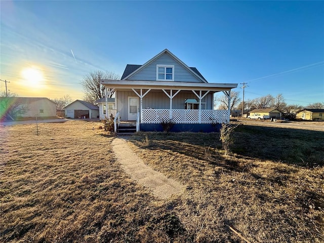 view of front facade with covered porch and a front yard