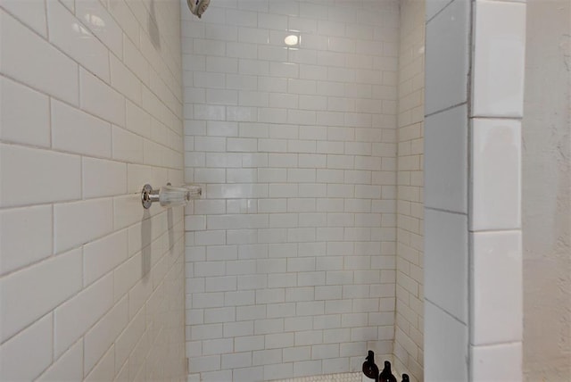 interior details with a tile shower