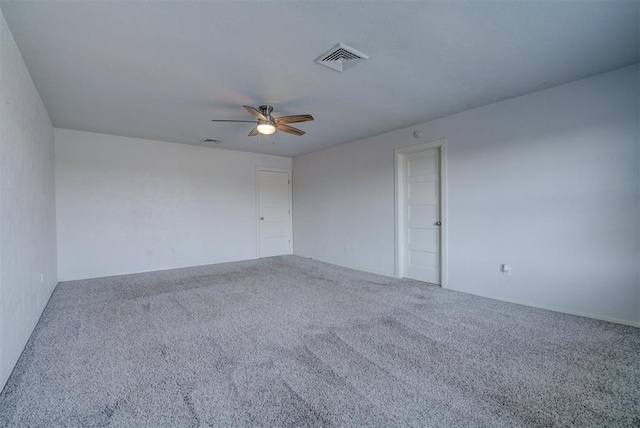 carpeted empty room featuring ceiling fan