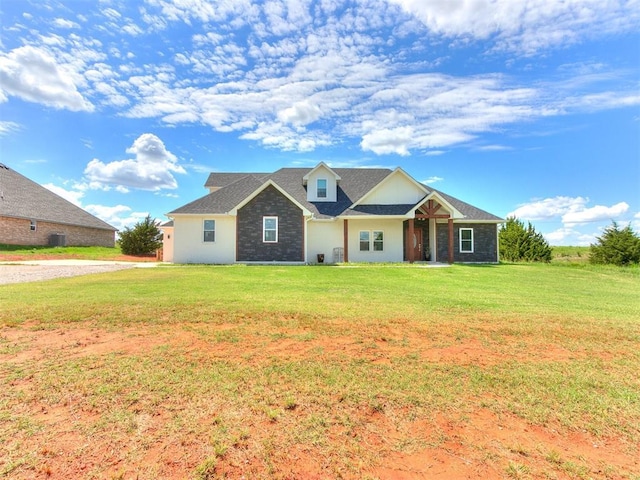 view of front of home featuring a front yard