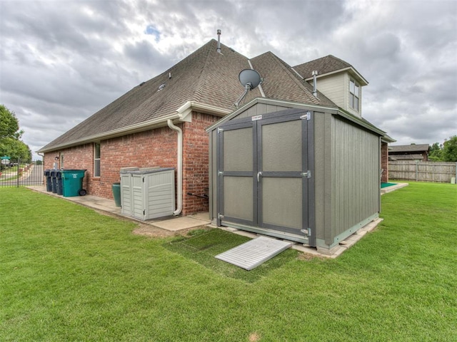 rear view of house featuring a shed and a yard