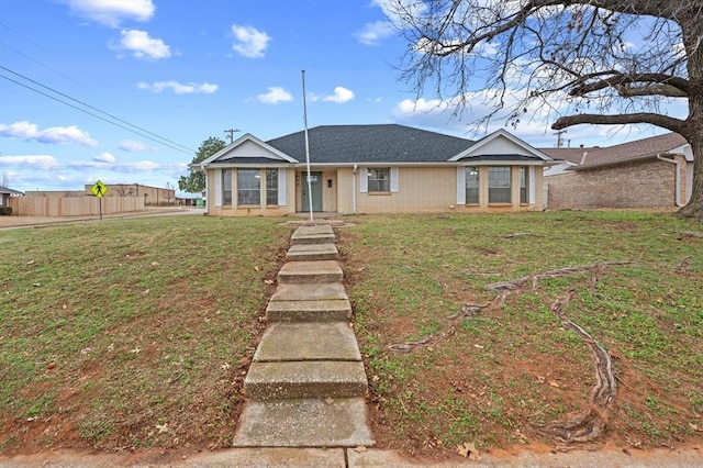 view of front of home featuring a front lawn