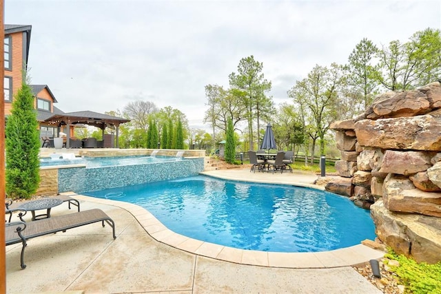 view of pool featuring a gazebo, a patio area, an in ground hot tub, and pool water feature