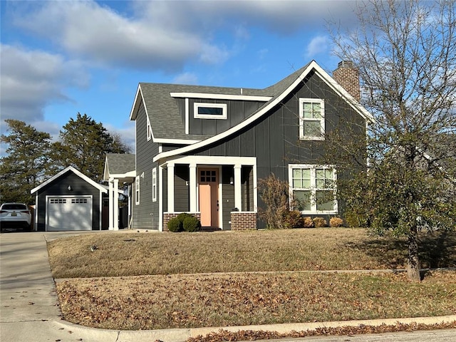 view of front of home featuring a front yard