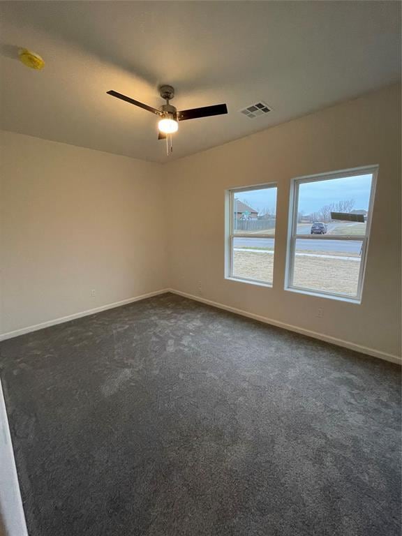 carpeted empty room featuring ceiling fan