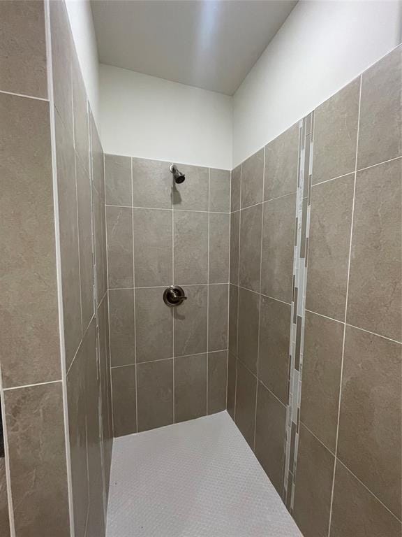 bathroom with a tile shower