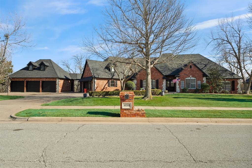 view of front of house with a front yard