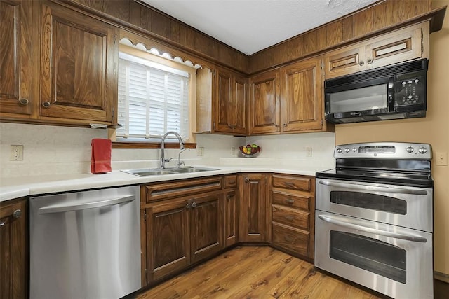 kitchen featuring light hardwood / wood-style floors, sink, and stainless steel appliances