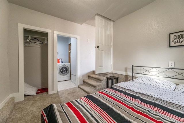 carpeted bedroom with washer / clothes dryer