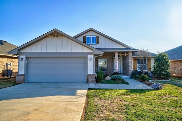 craftsman-style house featuring cooling unit, a garage, and a front yard