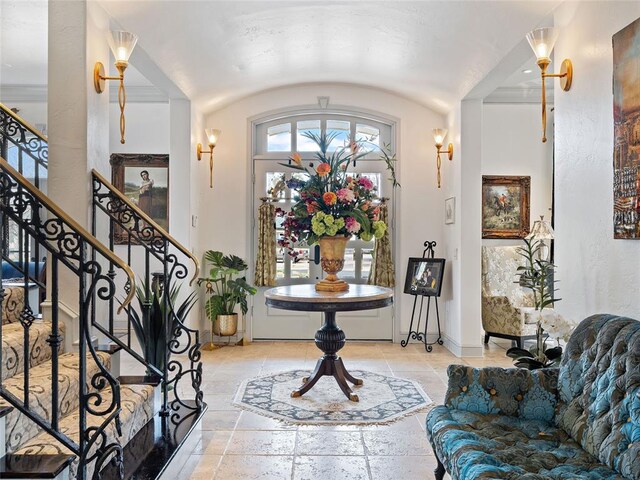 5808 Mistletoe Ct, Oklahoma City, OK 73142 - foyer featuring lofted ceiling