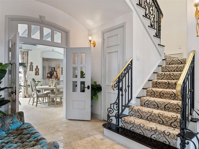 5808 Mistletoe Ct, Oklahoma City, OK 73142 - foyer entrance with vaulted ceiling