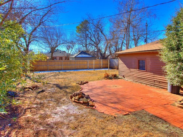 view of yard featuring a patio