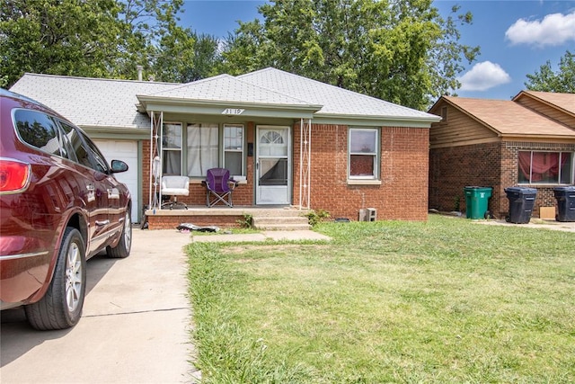 view of front of home featuring a front lawn and a garage