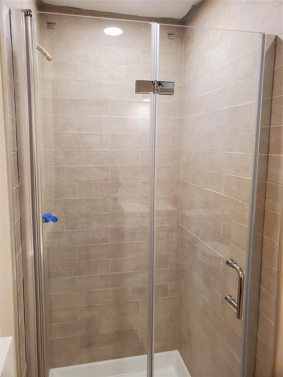 1021 W Apache St, Norman, OK 73069 - full bath with a shower stall