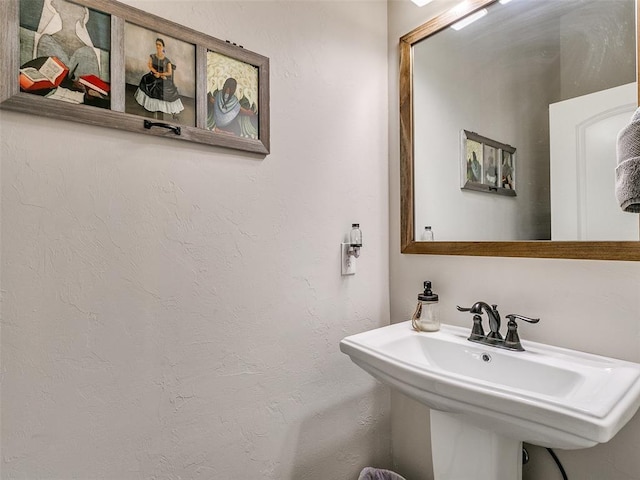 bathroom featuring sink