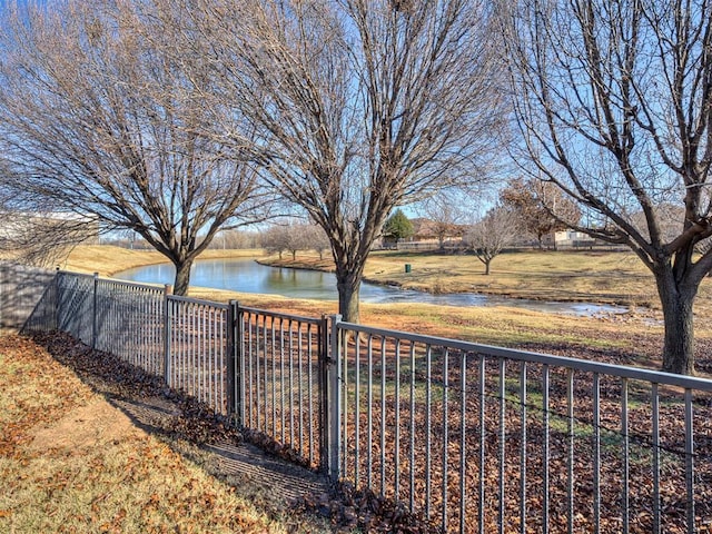 view of yard featuring a water view