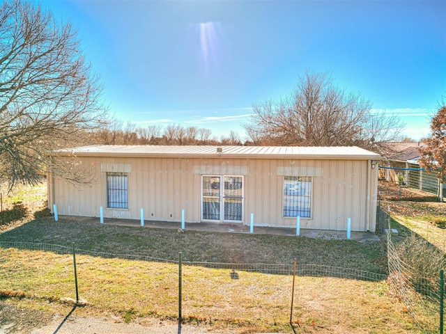 exterior space featuring a yard