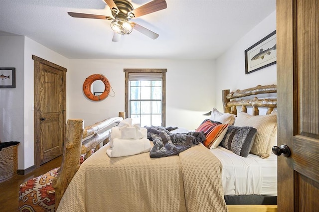 bedroom with ceiling fan