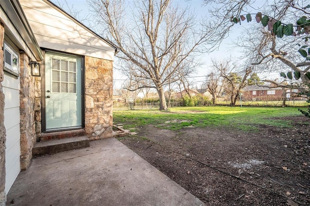 view of yard featuring a patio