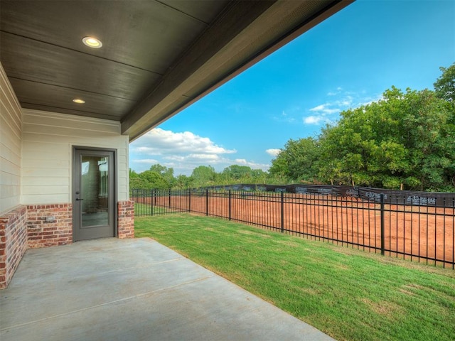 view of yard featuring a patio area