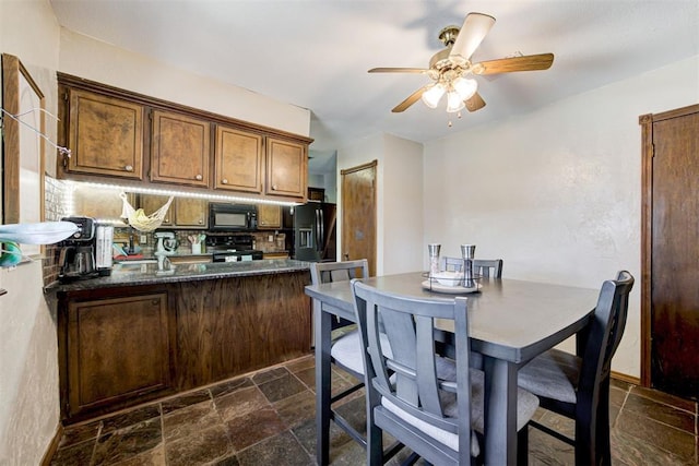 kitchen with kitchen peninsula, ceiling fan, and black appliances