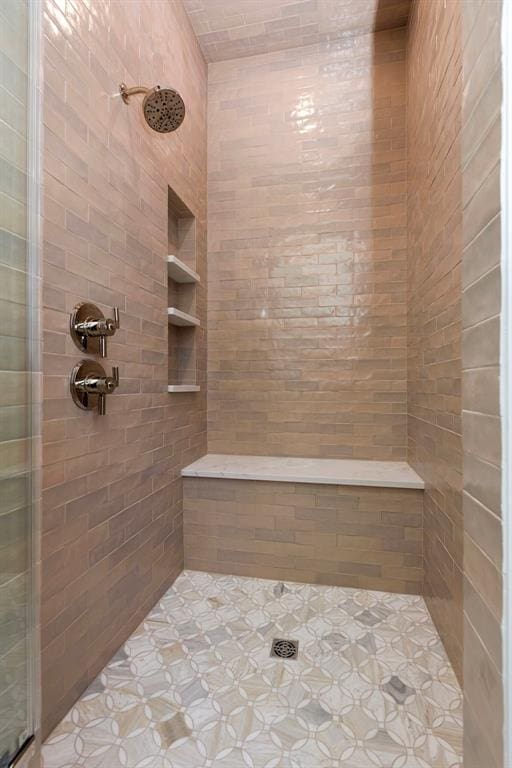 bathroom featuring a tile shower