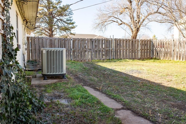 view of yard featuring cooling unit