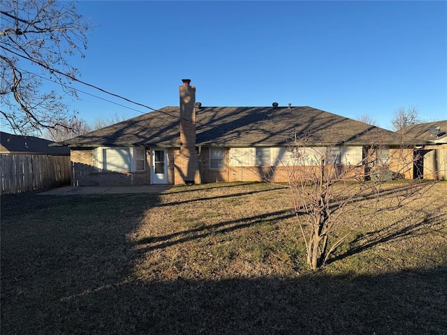 back of house featuring a lawn