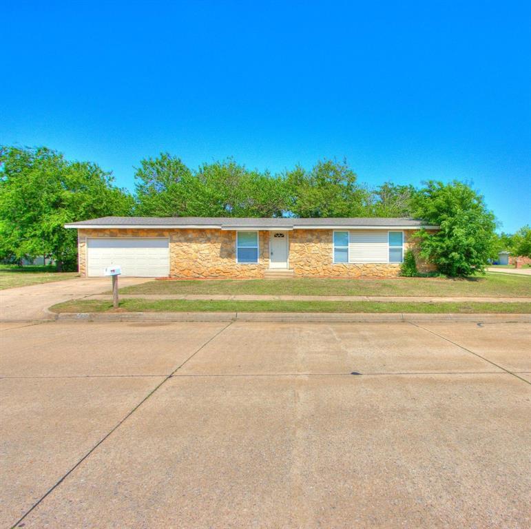 ranch-style house featuring a garage