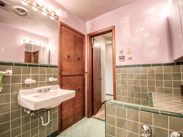 bathroom featuring tile walls, sink, and tile patterned floors