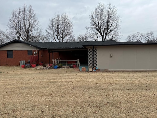 rear view of house featuring a lawn