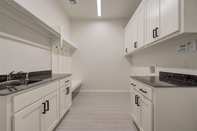 2270 NW 227th St, Edmond, OK 73025 - laundry area featuring a sink, light wood finished floors, baseboards, visible vents, and washer hookup