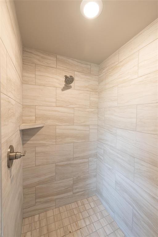16024 Coneflower Dr, Edmond, OK 73013 - full bathroom featuring tiled shower