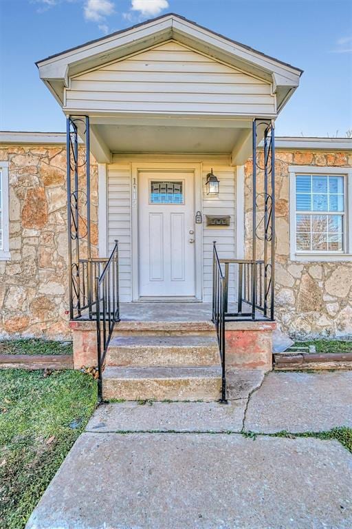 view of property entrance