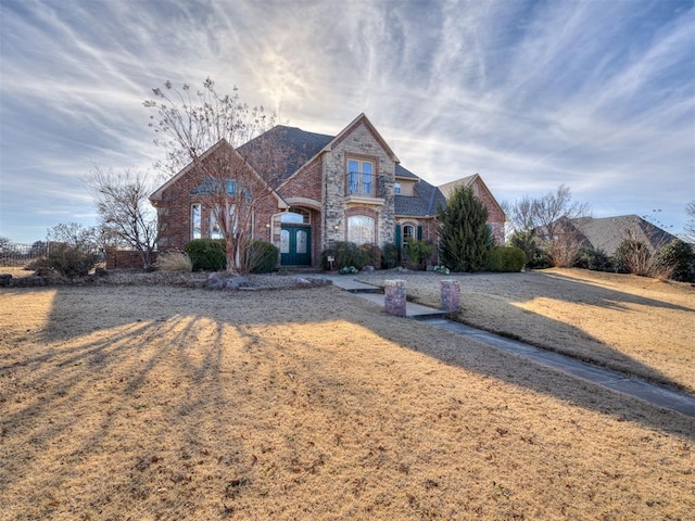 view of front of house featuring a front yard