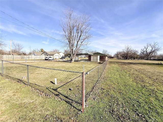 view of yard featuring a rural view