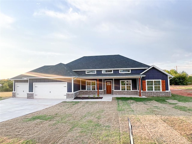 view of front of property with a front lawn, a porch, and a garage