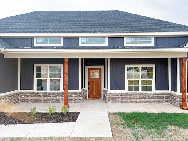 view of front of property featuring a porch