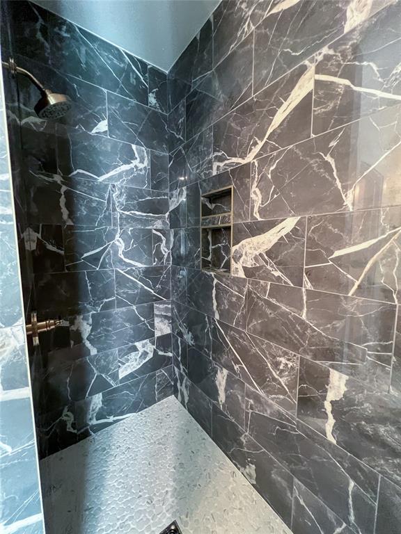 bathroom featuring a tile shower