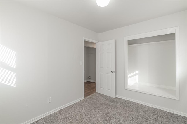 unfurnished bedroom with carpet flooring and a closet