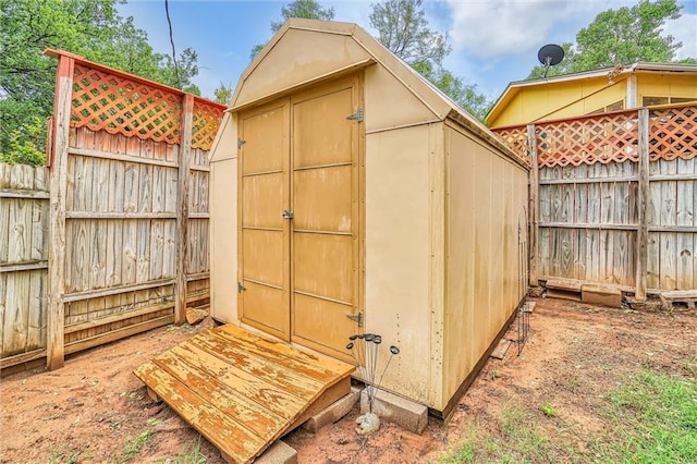 view of outbuilding