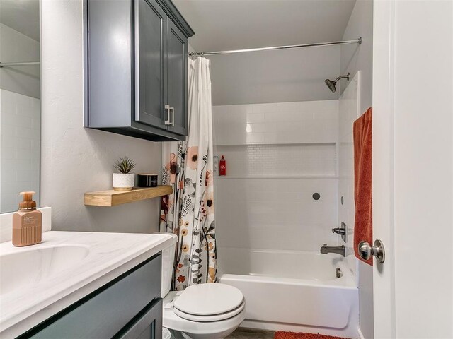 full bathroom featuring shower / tub combo with curtain, vanity, and toilet