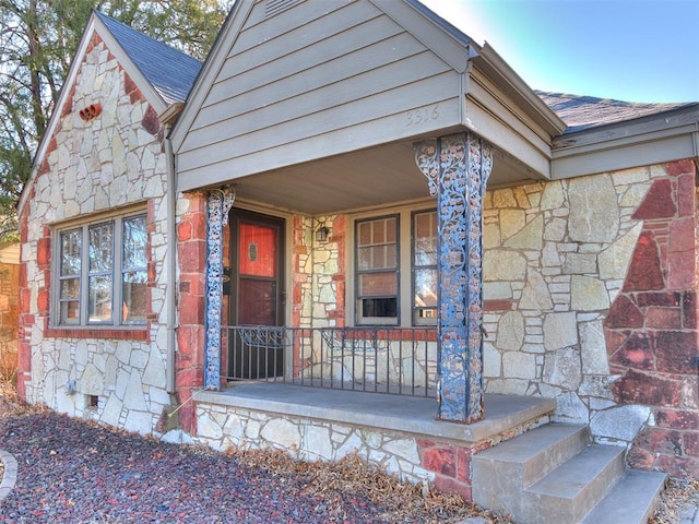 property entrance featuring covered porch