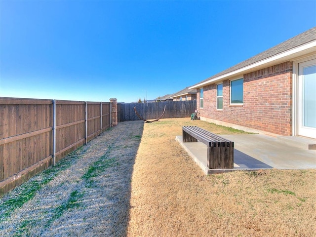 view of yard featuring a patio area